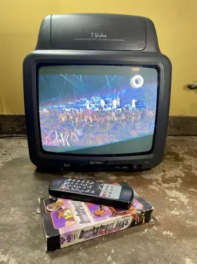Acn-5136r Action 14 Inch Retro Crt Tv Vcr Player Combo Mobile Gaming T.video With Remote Rare