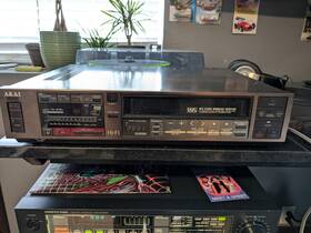 Akai Vs-816u Hi-fi Stereo 4-head Vhs Player Recorder Vcr For Parts Or Repair