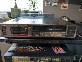 Vs-816u Akai Hi-fi Stereo 4-head Vhs Player Recorder Vcr For Parts Or Repair