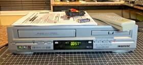 Citizen Jdvd3825pc Vhs Vcr / Dvd Combo Player Jdvd3825pb With Rem Man Cbls And Bat