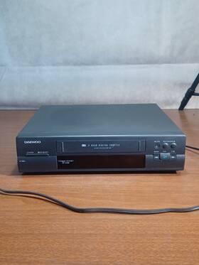 Daewoo Dv-f523n 4 Head Vcr Recorder Dv-f523n. Works Great. No Remote