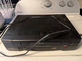 Emerson Evr1600 Vhs 4-head Hq Vcr Video Cassette Recorder Player