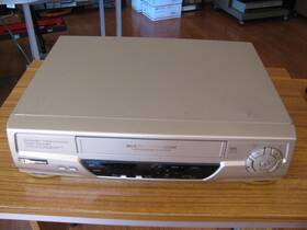 Emerson Eww7070 World Wide Video Multi System Vcr Great Working No Remote
