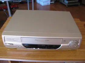 Eww7070 Emerson World Wide Video Multi System Vcr Great Working No Remote