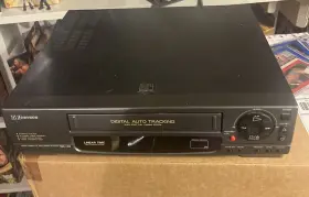 Vcr2000 Emerson - Vcr Video Cassette Recorder Powers On Works/tested