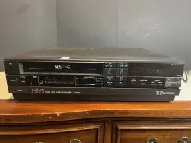 Vcs966h Emerson Stereo Video Cassette Recorder Vhs Player Untested-powers On