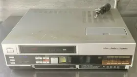 Fvh-720 Fisher Studio Standard - Video Cassette Recorder For Parts Or Repair