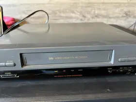Vg2019 Ge Vintage General Electric Vhs Video Cassette Recorder With Remote