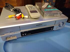 Goldstar Ec980cm Vhs Player Vcr With Remote Silver Hi-fi Stereo Hookups Included
