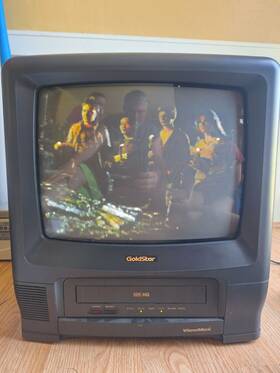 Goldstar Gcv1324m Vintage 13 Inch Crt Tv/vcr Combo With Remote And Manual