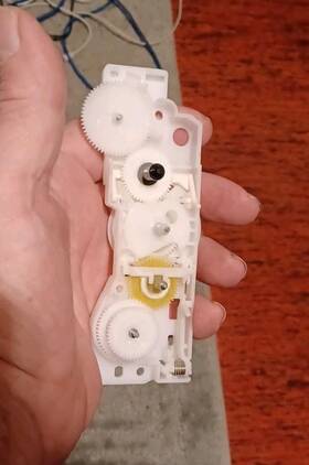 Hitachi 6896954 Clutch Assembly 6804834. Also Might Fit Other Models Like Sony