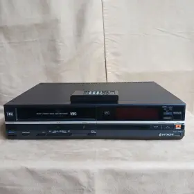 Vt-1110a Hitachi Vintage Vcr Vhs Player Video Tape Recorder With Remote Control