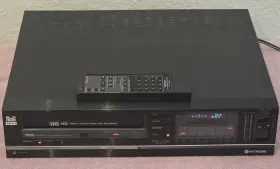 Vt-1800a Hitachi Vhs Hi-fi Video Tape Recorder Deck Vintage 1987 Rare Read