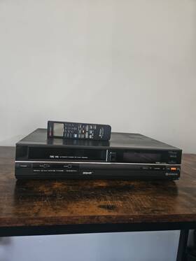 Hitachi Vt-2010a Vhs Video Recorder With Remote