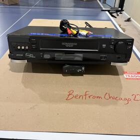 Hitachi Vt-ux6450a Video Cassette Recorder Model / No Remote See Working