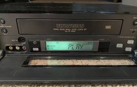 Hitachi Vt-ux717a Ultravision 4-head Vhs Vcr With Jog/shuttle Remote Tape Cables