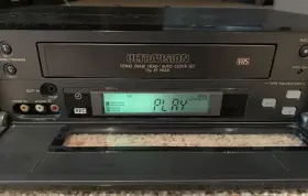 Vt-ux717a Hitachi Ultravision 4-head Vhs Vcr With Jog/shuttle Remote Tape Cables
