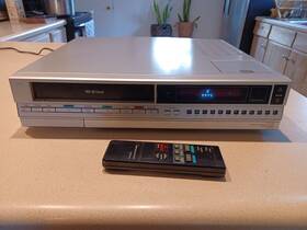 J. C. Penney -6080 Vintage Jcpenney Vcr 13 Channel Presets Model 686-6080 With Remote. Parts Only