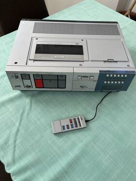Jvc Ah7200u Hr-7200u Vcr 1983 Vhs Tape Player With Remote Powers On Parts / Repair