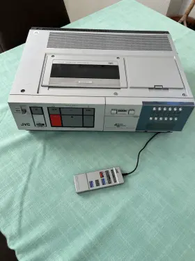 Hr-7200u Jvc Ah7200u Vcr 1983 Vhs Tape Player With Remote Powers On Parts / Repair