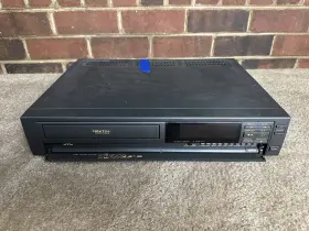 Hr-d670u Jvc Model Vhs Vcr Video Cassette Recorder Player As Is For Parts Hr-d670u Jvc Model Vhs Vcr Video Cassette Recorder Player As Is For Parts