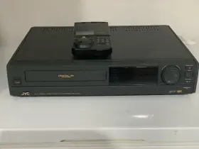 Hr-d970u Jvc Four Head Vhs Vcr With Original Remote