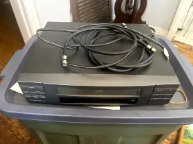 Hr-j200u Jvc 4-head Vcr - Tested Everything Works Remote And 3 Vhs Included Hj26
