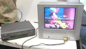 Hr-j410u Jvc Vcr Model Hi-spec Drive Vhs Player/recorder-no Remote-tested Works Hr-j410u Jvc Vcr Model Hi-spec Drive Vhs Player/recorder-no Remote-tested Works