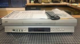 Jvc Hr-s2912u S-vhs Super Vhs Vcr Player Recorder With Remote Man Cables And Batt
