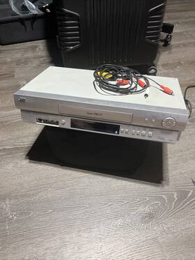 Jvc Hr-s5911u Super Vhs Et Svhs Vcr Plus Tape Player Remote And Cables