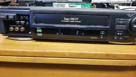 Hr-s7500u Jvc Vcr Svhs Deck For Parts Or Repair