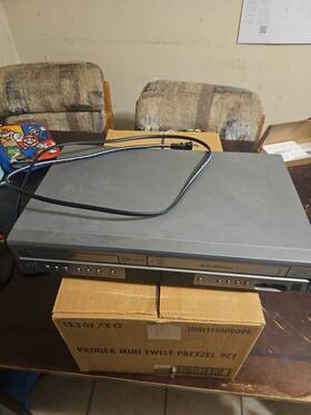 Jvc Hr-xvc12s Dvd Player/video Cassette Recorder Dolby Digital Hi-fi Stereo