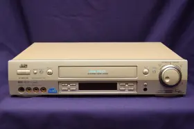 Hs-s9600u Jvc S-vhs Bundled With Remote Troubleshot-needs Repair-read Description Hs-s9600u Jvc S-vhs Bundled With Remote Troubleshot-needs Repair-read Description