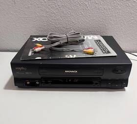 Magnavox 442-at01 Vru442-at01 Vcr Player/ Recorder Working Good No Remote. With Manual