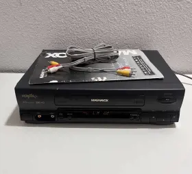 Vru442-at01 Magnavox 442-at01 Vcr Player/ Recorder Working Good No Remote. With Manual