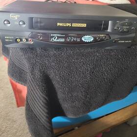 Magnavox 602508773228 Phillips 4 Head Hi-fi Vcr Plus Vhs Tape Player With Remote And Cables