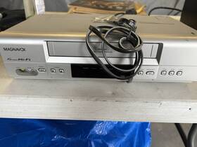Magnavox Mwvr450mg17 4-head Hi-fi Vhs Video Cassette Recorder