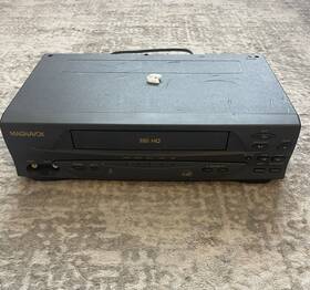 Magnavox Vr201bmg21 4-head Hq Vcr Vhs - For Parts Or Repair