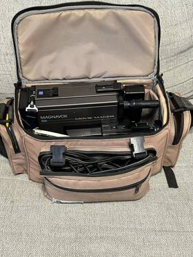 Magnavox Vr8290gy01 Vhs Movie-maker 1986 Video Recorder With Bag And Accessories