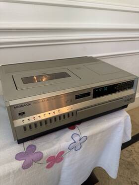 Magnavox Vr8340bk01 Vintage Vcr Top Loading Uvhs Cassette Recorder Video