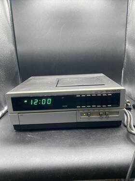 Magnavox Vr8361ko1 Vcr Programmable Video Tuner Vr8361bko1 Untested Turns On