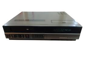 Magnavox Vr8418gy01 Vhs Video Tape Cassette Recorder/player Tested Working