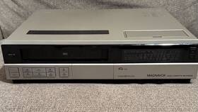 Magnavox Vr8435sl01 Vcr / Vhs Player - For Parts Or Repair