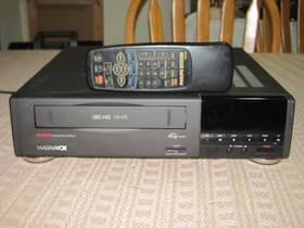 Magnavox Vr9062at02 Vr9062a702 4 Head Hi-fi Stereo Vhs / Vcr With Remote