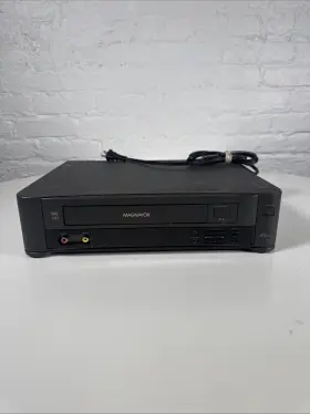Vr9142at01 Magnavox Vcr Vhs Player Vintage Works But Eats Tapes No Remote