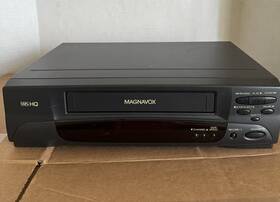 Magnavox Vr9320at23 Vhs Hq Vcr Player Tested And Working With Remote