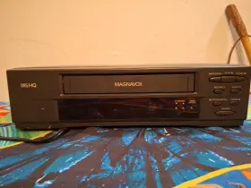 Vr9321at23 Magnavox Vhs Hq Vcr Tested Works Great No Remote