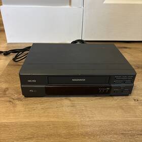 Magnavox Vr9339 Video Cassette Recorder No Remote Untested