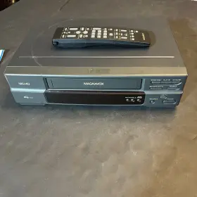 Vr9339at23 Magnavox Vcr Tested Works - With Remote Manual