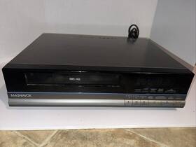 Magnavox Vr9610at01 Vintage 1987 Vhs Hi-fi Vcr. No Remote Unit Only. Works Great